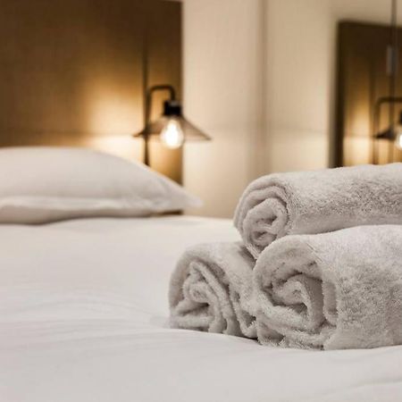 Pur Bonheur Hotel De Ville - Clim Et Balneo Ail Лион Экстерьер фото