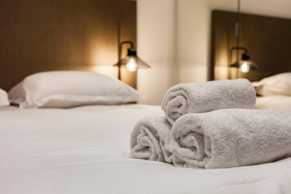 Pur Bonheur Hotel De Ville - Clim Et Balneo Ail Лион Экстерьер фото
