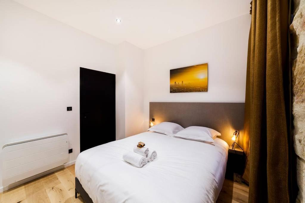 Pur Bonheur Hotel De Ville - Clim Et Balneo Ail Лион Экстерьер фото