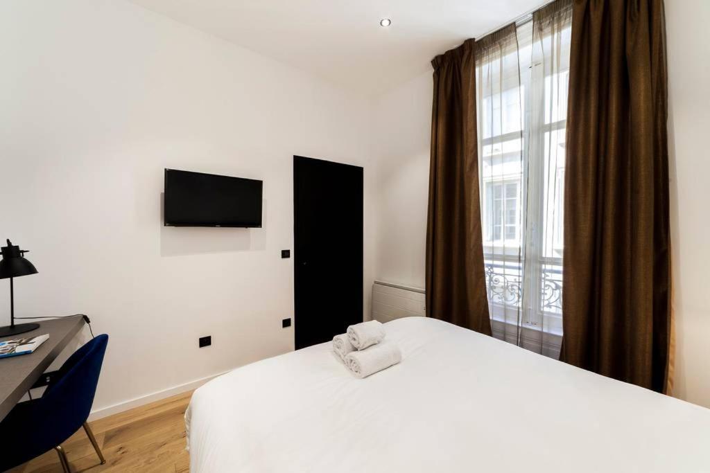 Pur Bonheur Hotel De Ville - Clim Et Balneo Ail Лион Экстерьер фото