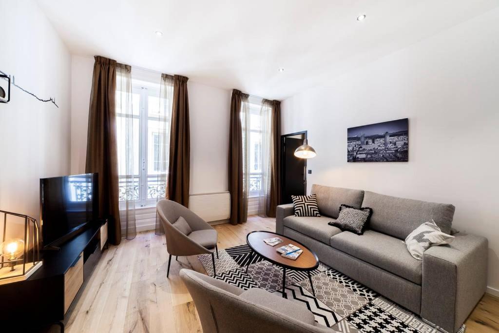 Pur Bonheur Hotel De Ville - Clim Et Balneo Ail Лион Экстерьер фото